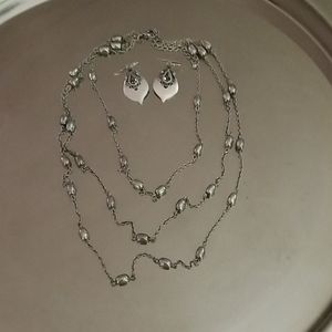Necklace/Earring set.